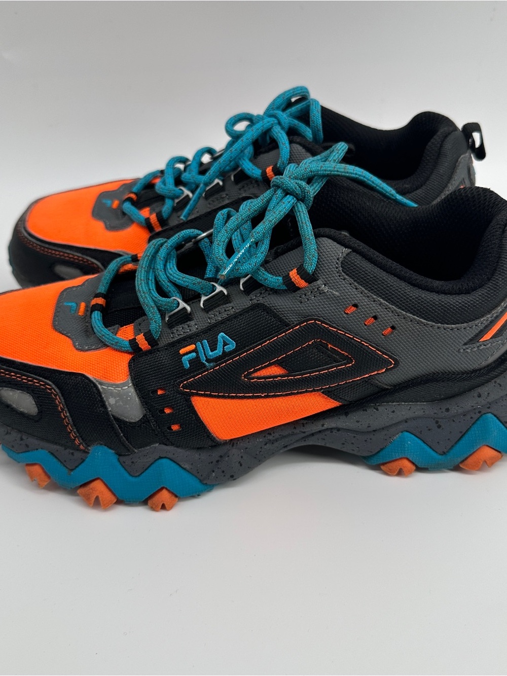 FILA Oakmont TR Youth 6 Retro Style Chunky Trail Sneakers